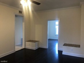 2505 N Hamlin Ave-Unit -Unit 2R in Chicago, IL - Building Photo - Building Photo