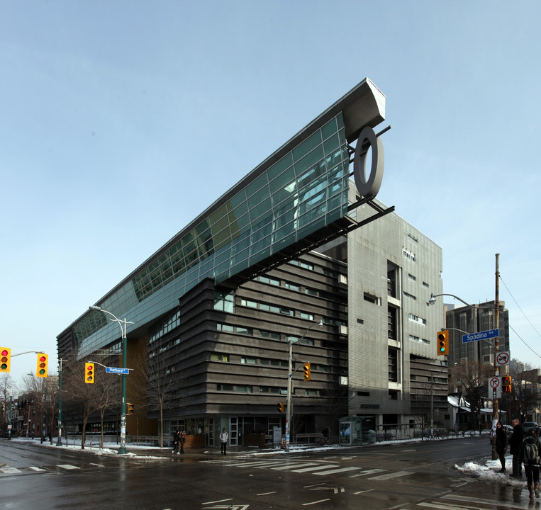 Graduate House in Toronto, ON - Building Photo