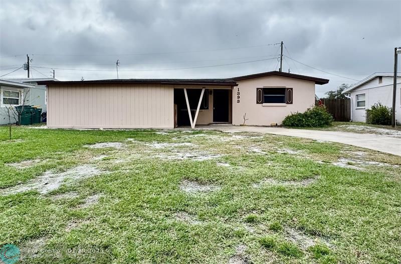 1393 Stanley Dr in Melbourne, FL - Foto de edificio