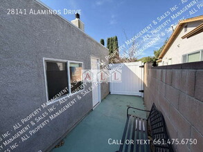 28141 Alaminos Dr in Santa Clarita, CA - Building Photo - Building Photo