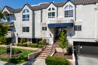 Camarillo Court Apartments in North Hollywood, CA - Building Photo - Building Photo