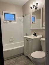 242 Forest Hill Dr, Unit Upstairs in Syracuse, NY - Foto de edificio - Building Photo