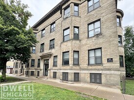 923 W Waveland Ave, Unit 1 in Chicago, IL - Building Photo