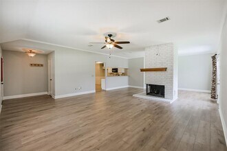 2315 Cunningham Dr in Pearland, TX - Foto de edificio - Building Photo