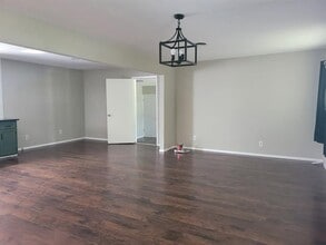 105 W College St in Blooming Grove, TX - Building Photo - Building Photo