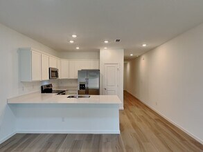 594 Holly Lks Dr in Orange Park, FL - Foto de edificio - Building Photo