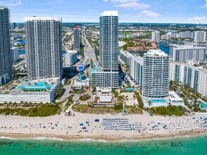 4111 S Ocean Dr in Hollywood, FL - Building Photo - Building Photo
