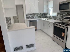 279 Slocum Way in Fort Lee, NJ - Building Photo - Building Photo