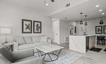 1302 Magnolia St in Gulfport, MS - Building Photo - Building Photo