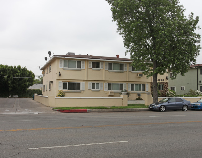 4936 Hazeltine Ave Apartments in Sherman Oaks, CA - Building Photo - Building Photo