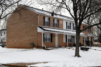 Colonial Square Townhouses in Edison, NJ - Building Photo - Building Photo