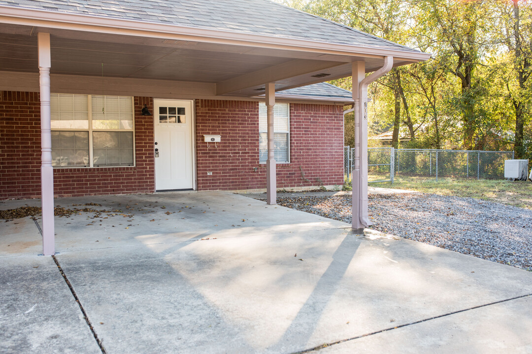 703 W 8th St, Unit 703 in Bonham, TX - Building Photo