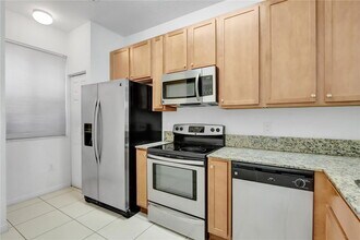 8915 SW 18th St in Miramar, FL - Building Photo - Building Photo