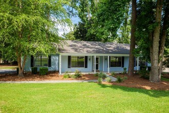 2211 Northwood Cir in Valdosta, GA - Building Photo - Building Photo