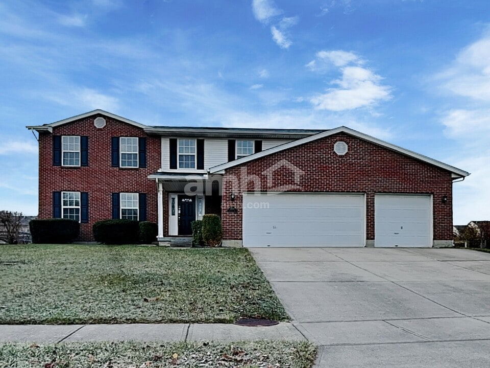 6088 Lakewood Dr in Hamilton, OH - Building Photo