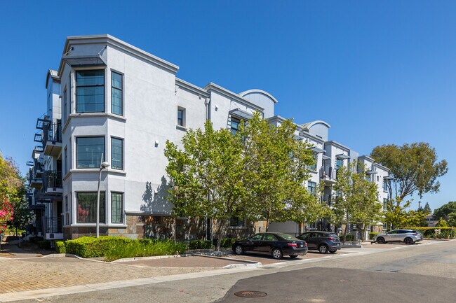 10745 N De Anza Blvd in Cupertino, CA - Building Photo - Building Photo