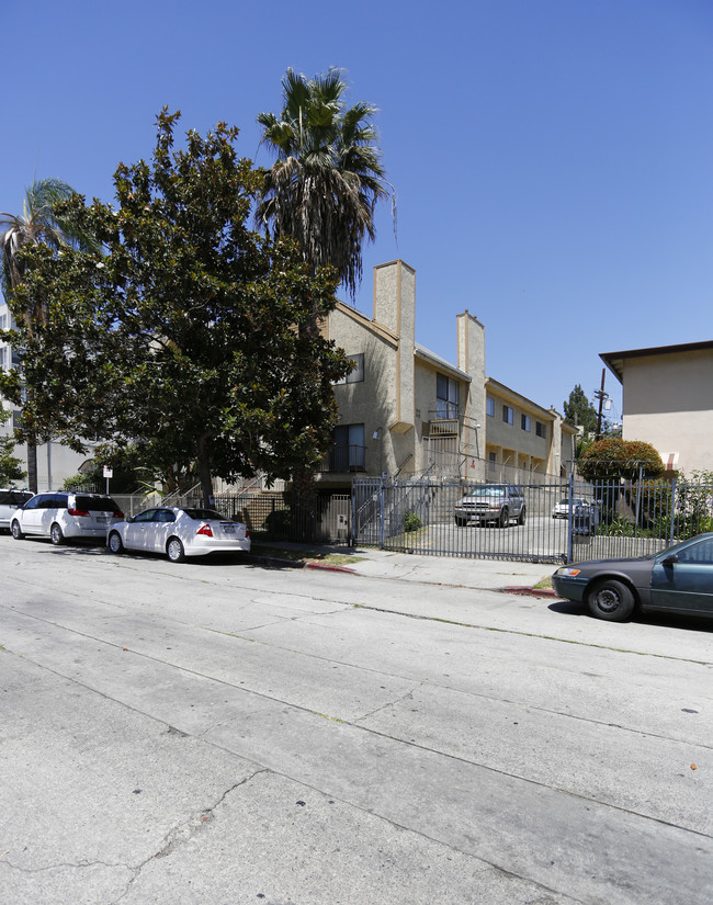 922 S Gramercy Pl in Los Angeles, CA - Building Photo - Building Photo