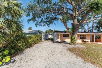 1841 Buccaneer Dr in Sarasota, FL - Building Photo - Building Photo