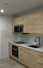 1117 NE 10th St-Unit -1-4 in Hallandale Beach, FL - Foto de edificio - Building Photo