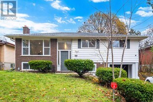 406 Tamarack Dr in Waterloo, ON - Building Photo