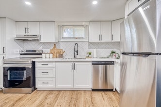 23 Augusta Ave in St Catharines, ON - Building Photo - Building Photo