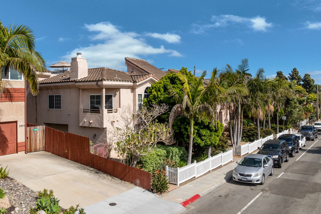 Riviera Drive Residences in San Diego, CA - Building Photo