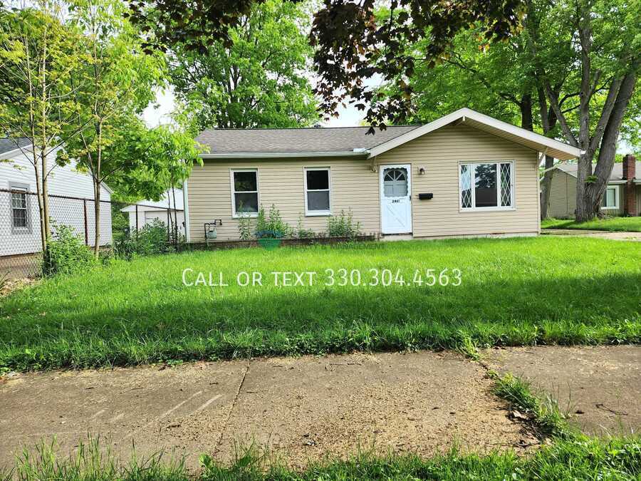 2461 Briner Ave in Akron, OH - Building Photo