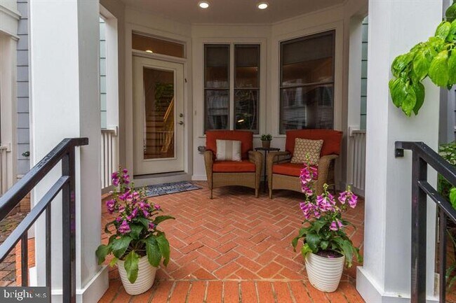 property at 2058 N Oakland St
