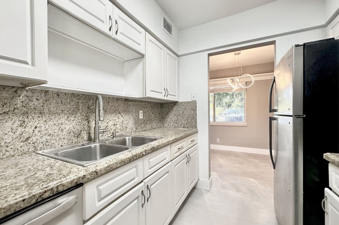 4900 NW 10th Avenue in Fort Lauderdale, FL - Building Photo