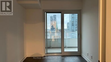 88 Queen St E in Toronto, ON - Building Photo - Building Photo