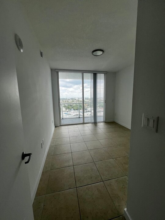 1031 NW 19th Ct, Unit B2 in Miami, FL - Foto de edificio