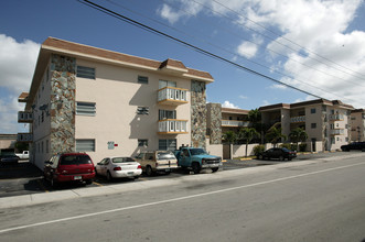 Sunside Apartments in Hialeah, FL - Building Photo - Building Photo