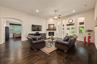 205 Lake Como Dr in Austin, TX - Building Photo - Building Photo