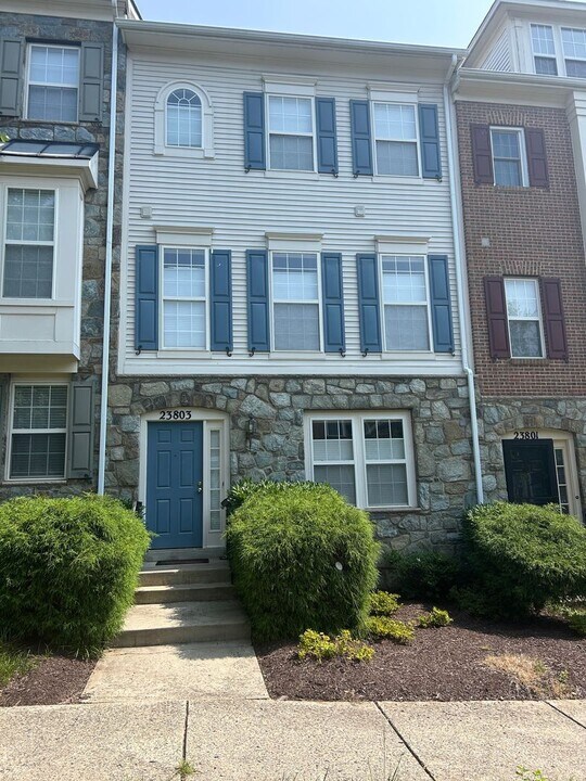 23803 Branchbrier Way in Clarksburg, MD - Building Photo