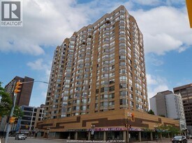 75 Riverside Dr E in Windsor, ON - Building Photo