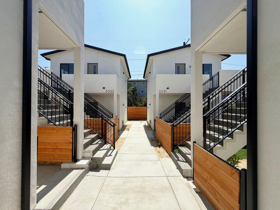 5531 Olvera Ave in San Diego, CA - Building Photo