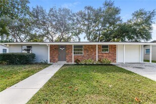 2652 White Sands Dr in Sarasota, FL - Building Photo