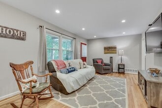 3201 Valaire Dr in Decatur, GA - Building Photo - Building Photo
