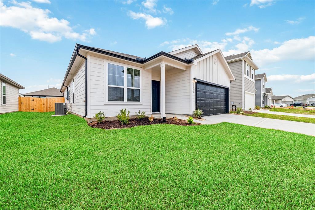 17975 Grain Auger Rd in Hockley, TX - Building Photo