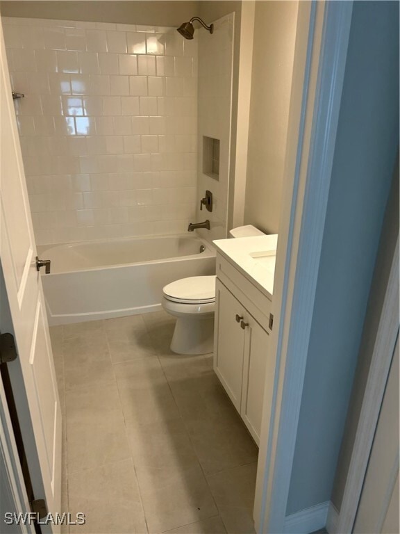 4600 Skysail Dr in Naples, FL - Building Photo - Building Photo