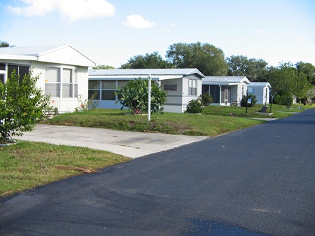 Tradewinds Mobile Estates in Cocoa, FL - Foto de edificio