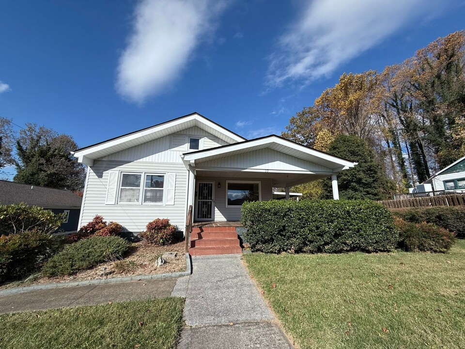 59 Deaverview Rd in Asheville, NC - Building Photo