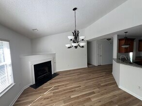 5343 Tidewater Dr in North Charleston, SC - Foto de edificio - Building Photo