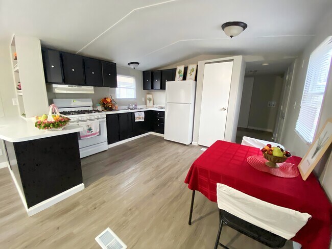 777 E Yerby St in Marshall, MO - Foto de edificio - Building Photo