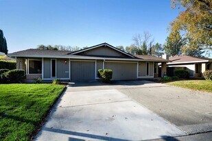 8616-8618 La Riviera Dr in Sacramento, CA - Building Photo