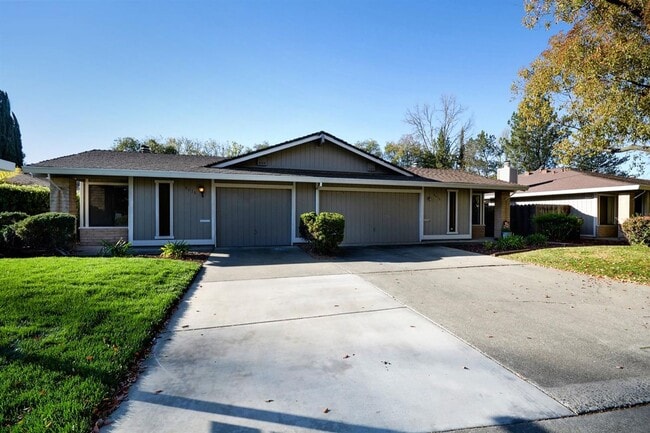 property at 8616-8618 La Riviera Dr