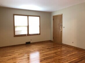 338 E Oklahoma Ave, Unit 2 in Milwaukee, WI - Building Photo - Building Photo