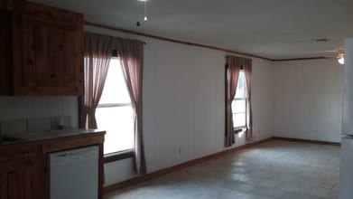 15016 County Rd 1876 in Odem, TX - Foto de edificio - Building Photo