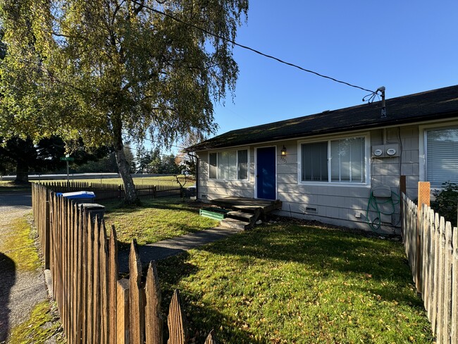 3201 Wright Ave, Unit Duplex in Bremerton, WA - Foto de edificio - Building Photo