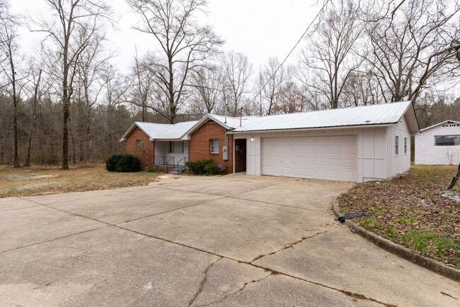 8152 Hopewell Rd in Bessemer, AL - Building Photo - Building Photo